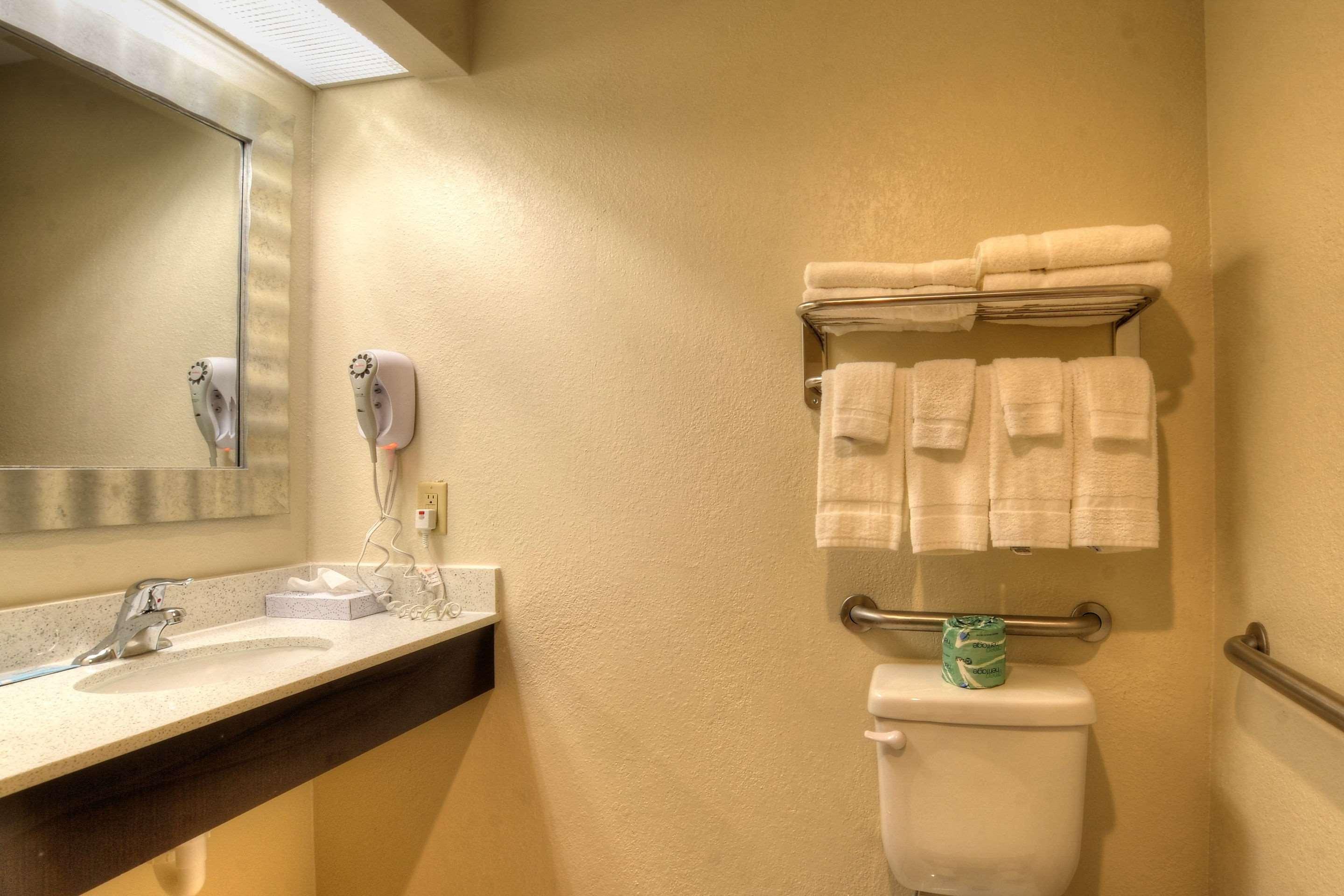Quality Inn 3*